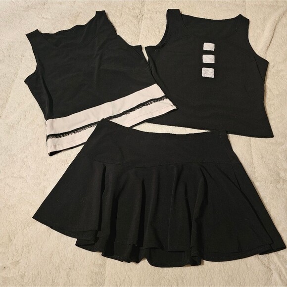 Black Sleeveless Top with White Accents. Size Medium. Excellent Condition! - Picture 4 of 4